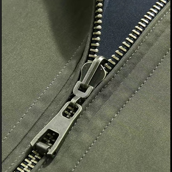 Army Green Bomber Jacket, Men’s size Small! Like New - Picture 9 of 10